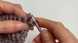 Женская шапочка крючком.?