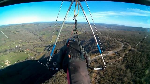 St.Antonin Noble Val; Deltaplane au Roc d'Anglar. смотреть онлайн