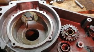 Установка вторичного вала без потери роликов в коробку мотоцикла  иж юпитер.