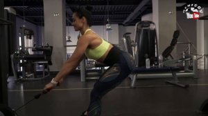 Тренируем ягодицы в кроссовере. Правильный тренинг с Анной Дудушкиной