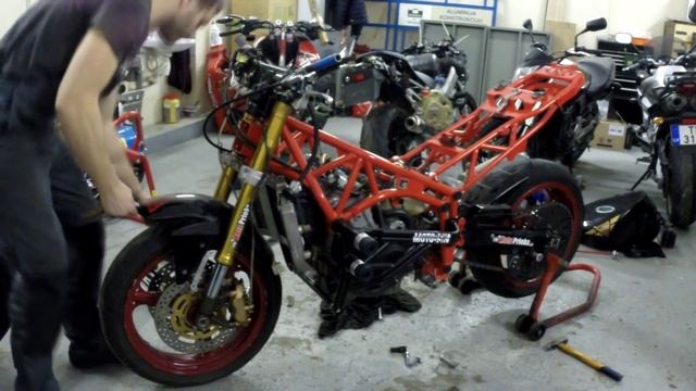 Установка стальной рамы на стантбайк. смотреть онлайн