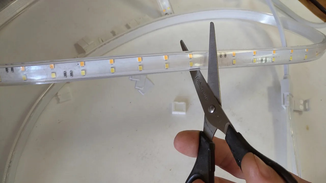 Как повернуть светодиодную ленту Yeelight на 90 градусов_ Как устроена лента внутри. смотреть онлайн