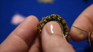 Брошь "Ночная птица" часть 3, цветок, оплетение риволи.