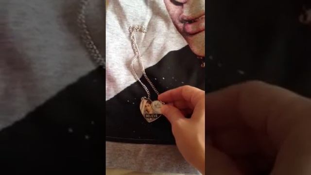 Джастин Бибер духи Girlfriend, свитер и браслет для концерта в Москве смотреть онлайн