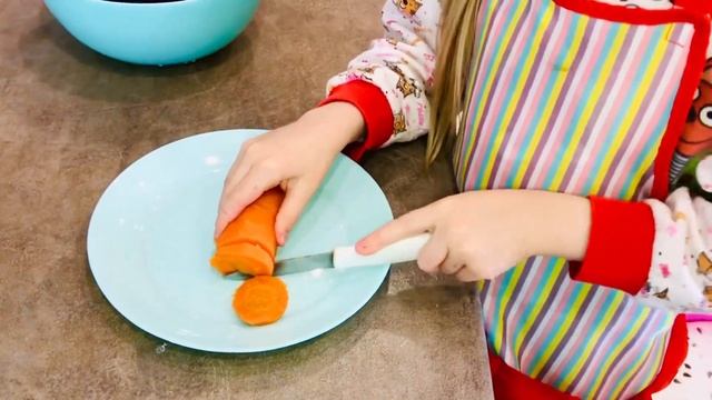 Амелия готовит винегрет по своему рецепту смотреть онлайн