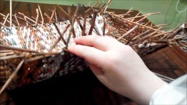 Плетение большого сундука из газетных трубочек. Урок 11. Крышка сундука - часть 4 смотреть онлайн