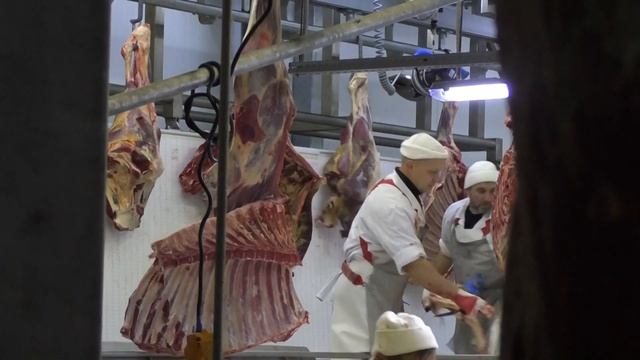 #СделановСибири Как разделывают мясо - Черепановский мясокомбинат смотреть онлайн