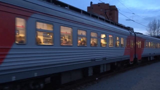 Новый Электропоезд ЭТ4А отпр. с Балтийского вокзала СПБ-Луга РЖД смотреть онлайн