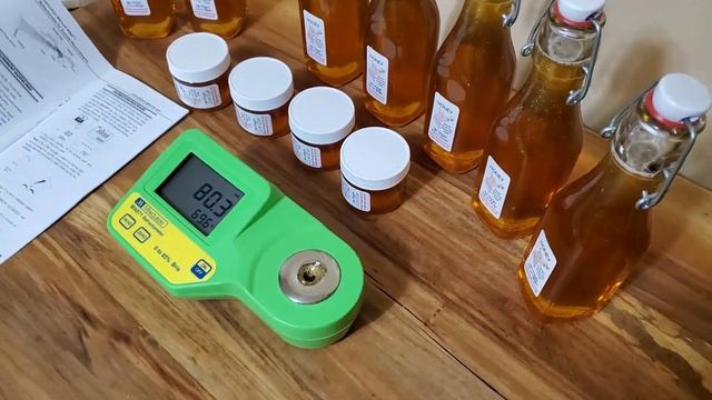 How we use a Digital Refractometer for Honey смотреть онлайн