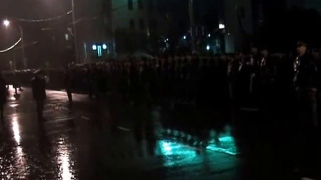 Новороссийск Генеральная репетиция парада 9 го мая 2006 Под ливнем   Шагом марш