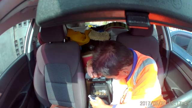 Ворует деньги смотреть онлайн