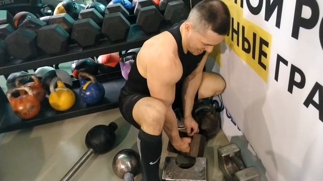 КАК АЛЕКСЕЙ ШРЕДДЕР "ГИРИ-КИРПИЧИ ГРЮНА" НЕ ПОНЯЛ! ONE-HAND 2 32,5KG SCALE WEIGHTS DEADLIFT ATTEMPT смотреть онлайн