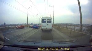 Днепр - Старый мост вошел в резонанс