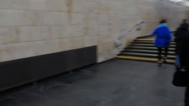 Выход в город со станции метро Немига минского метрополитена смотреть онлайн