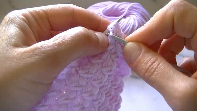 Вяжем узор с вытянутыми петлями спицами. смотреть онлайн