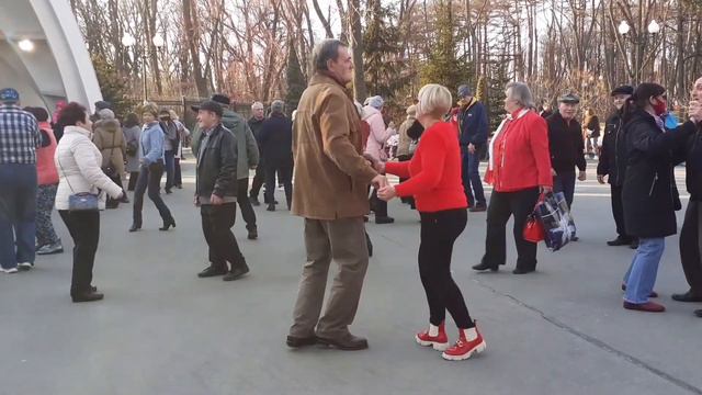 РОМАШКА БЕЛАЯ!🌸👍🌿/КЛАСС ТАНЦЫ В ПАРКЕ ГОРЬКОГО ХАРЬКОВ АПРЕЛЬ 2021 смотреть онлайн