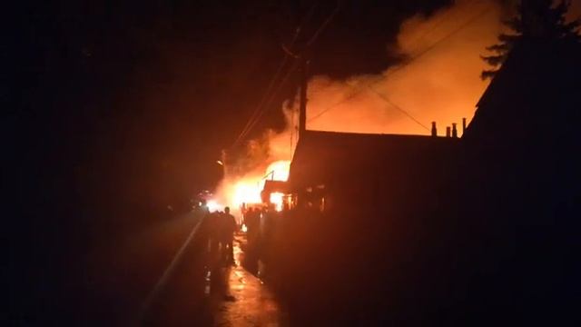 Страшный пожар ,случился вчера в городе Ряжске по ул.Малиновая смотреть онлайн