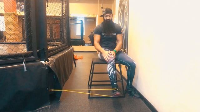 Упражнение для профилактики травм и реабилитации КОЛЕНА. смотреть онлайн