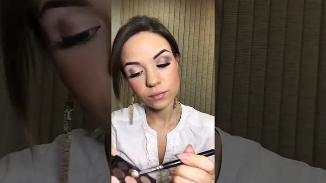 Самый популярный вечерний макияж со стрелками смотреть онлайн