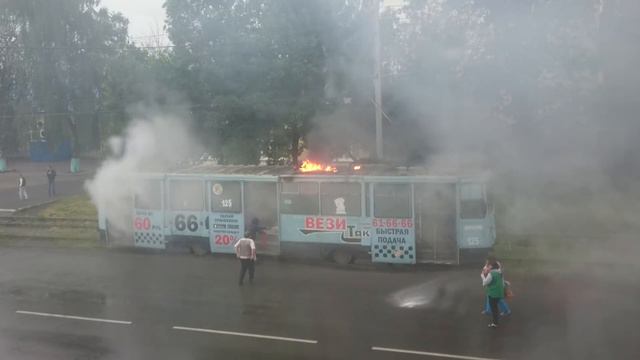 Горит трамвай в г Прокопьевск смотреть онлайн