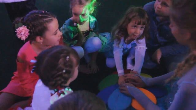 Детский праздник! День рожденья Маргариты в стиле Эльза холодное сердце в Fly Park! Много подарков! смотреть онлайн