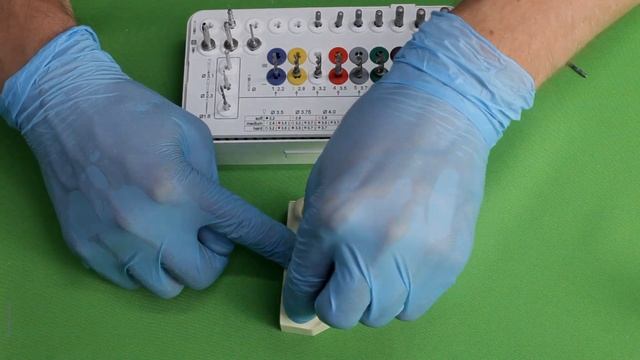 Установка имплантата BLX ⌀5,5 мм в лунку удаленного моляра. смотреть онлайн