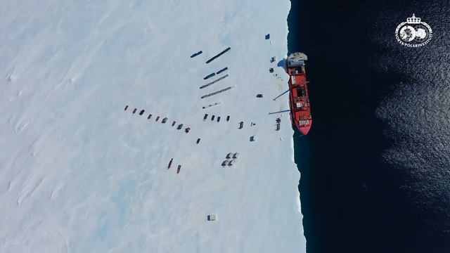 Unloading cargo at the ice shelf Fimbulisen смотреть онлайн