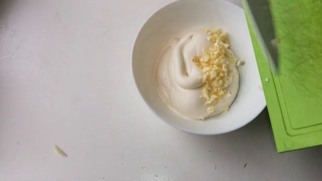 Кабачки (цукини) фаршированные мясом, запеченные в духовке с соусом. Блюдо на лето и осень! смотреть онлайн