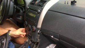 УСТАНОВКА USB-РАЗЪЕМА В TOYOTA COROLLA (ТОЙОТА КОРОЛЛА) 2008
