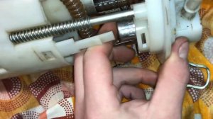 Замена регулятора давления топлива (РДТ , обратного клапана) Ваз 2110 1,6л 2