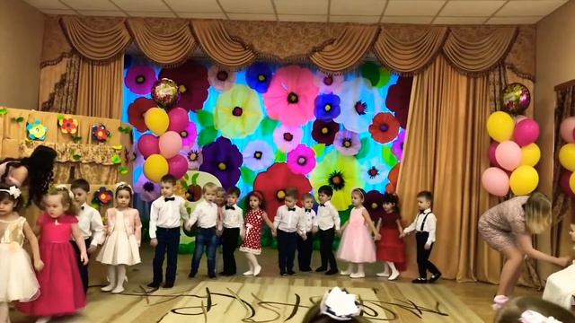 Аминка поздравляет ВСЕХ С 8 МАРТА!!!Утренник на 8 Марта в Детском Саду Матрешка смотреть онлайн