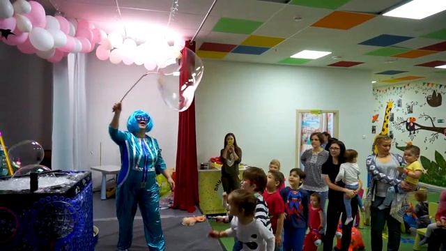 Полет в космос с шоу мыльных пузырей Радужная карусель смотреть онлайн