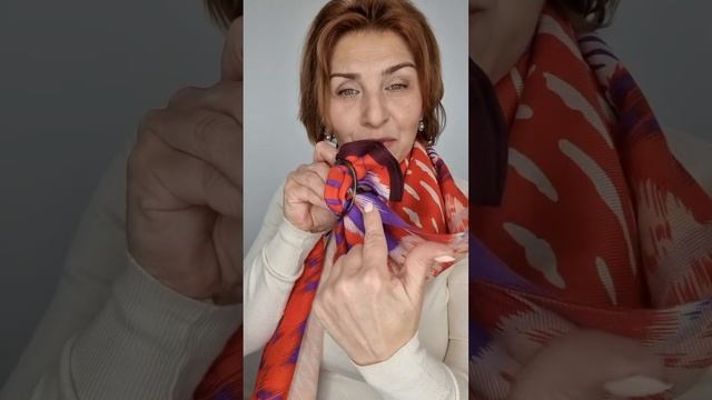 Интересные идеи драпировки платка из шерсти. Этот хитрый чудо платок творит чудеса. Каталог ⤵️ смотреть онлайн