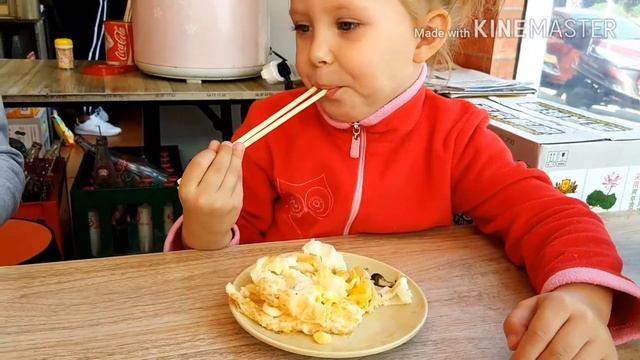 Учимся есть китайскими палочками!