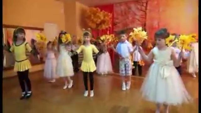 танец с листьями