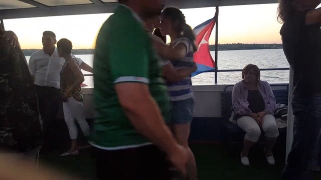 Кизомба на теплоходе. Евгений и Елена Новиковы смотреть онлайн