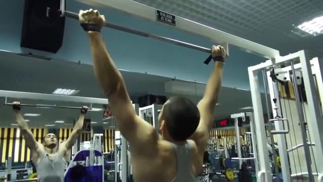 Как тренировать спину Подтягивания на турнике в зале смотреть онлайн