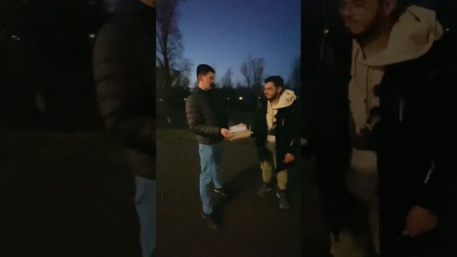 Встретили иностранного студента и не смогли пройти мимо ??♂️??♂️ смотреть онлайн