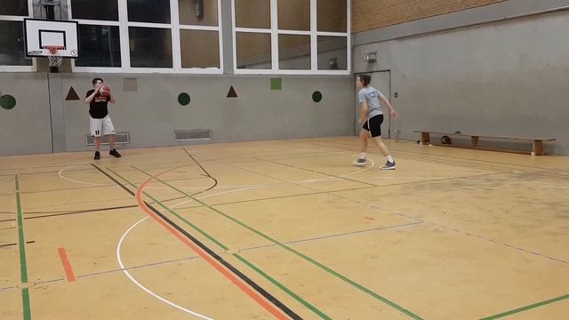 Hertener Löwen Corona Camp Training U12 und U14 Woche 4 Training 1 Spinmove und 1gg1 Defense смотреть онлайн