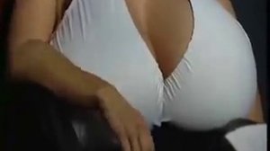 не реально большие груди (вымя)