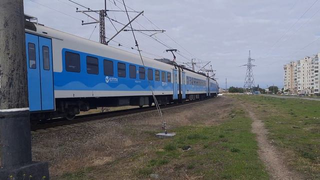 "Утро сентября" ЭП2Д-0111 заезжает на станцию Евпатория-Товарная на участке 54км-Товарная [КЖД 2021 смотреть онлайн