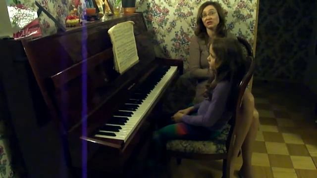 Уроки фортепиано. Адрианна Урок № 1 24.02.14 Начинаем играть всеми пальцами Гамма До мажор. смотреть онлайн