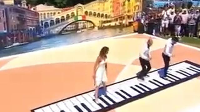 Walking Piano - tańczmy i gramy nogami❗ смотреть онлайн