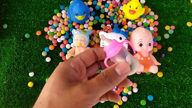 Satisfying Cool Video l New Mixing Candy in Rainbow BathTub M&M's & Magic Skittles Cutting ASMR смотреть онлайн