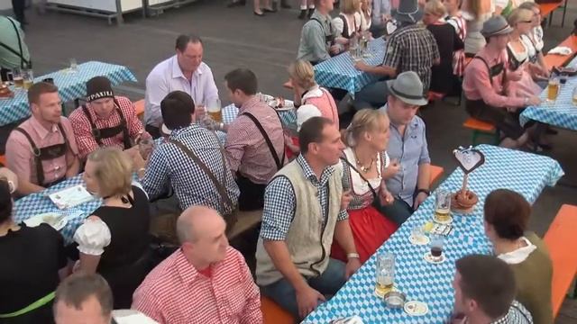 Oktoberfest 2013 / Wiesn-Revenahe / Schneewalzer mit dem Aalbachtal-Express смотреть онлайн