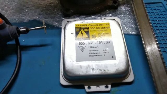 Разборка блока розжига Hella. Как разобрать блок ксенона Hella? смотреть онлайн