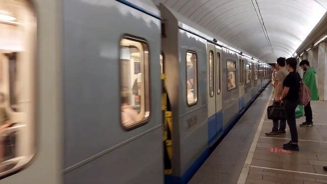 Электропоезд Ока на станции Петровско-Разумовская смотреть онлайн