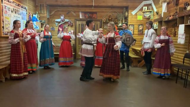 А кто в этом во дому смотреть онлайн