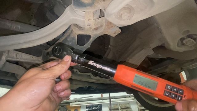 Audi A4 How to renew the gearbox oil 2.0 TDI смотреть онлайн