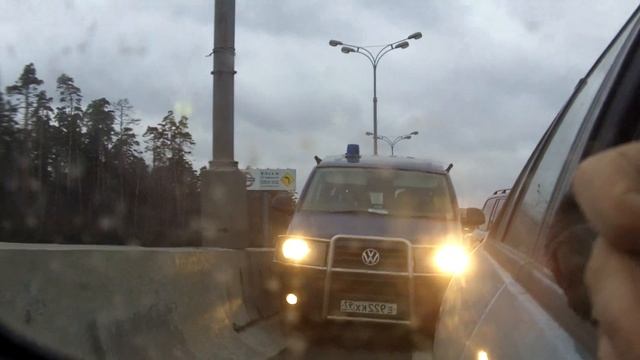 Е922КХ 97 ведет себя культурно на МКАД смотреть онлайн